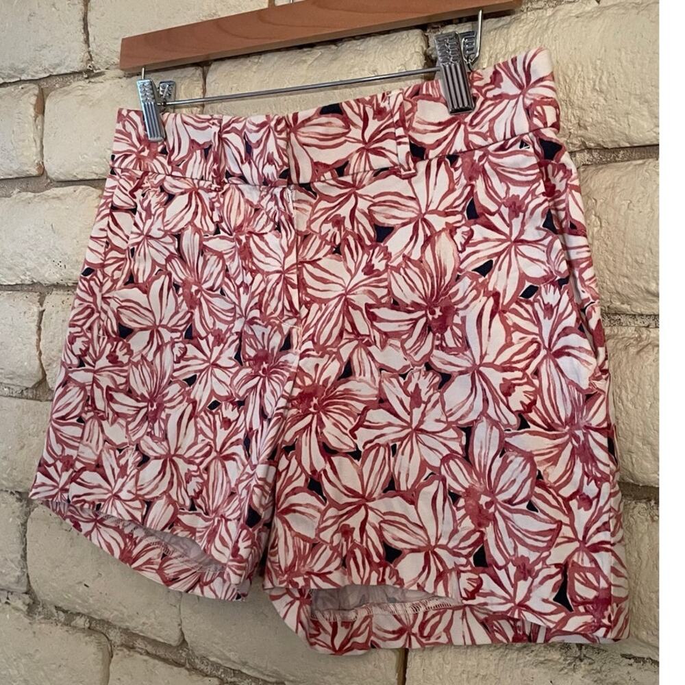 Ann Taylor Floral Chino Shorts – Red &‎ White Hibiscus Print – Size 2 - Picture 4 of 9